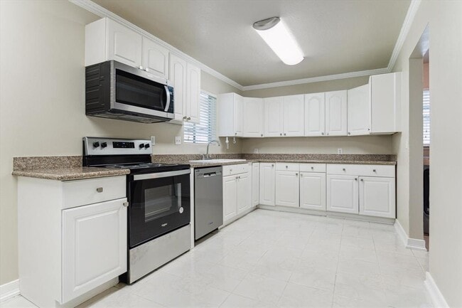 Building Photo - 9711 Long Branch Ln