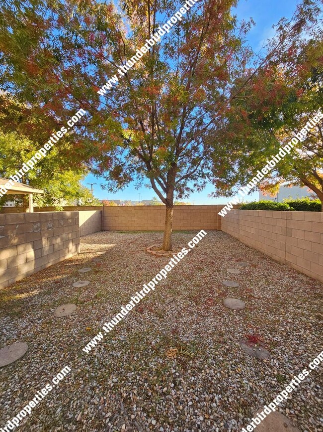 Building Photo - Located in a Gated community!!!