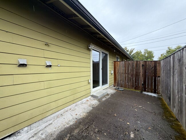 Building Photo - 2354 SE 48th Av