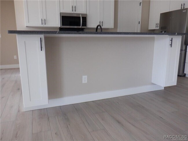 Building Photo - 786 E Dunbar Ln