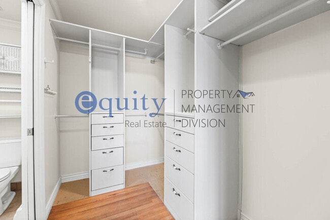 Building Photo - 1941 E Woodside Dr