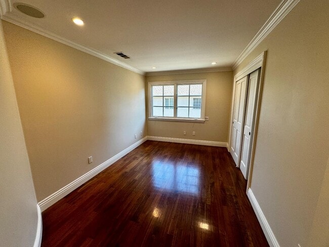 Building Photo - 1046 Byerley Ave