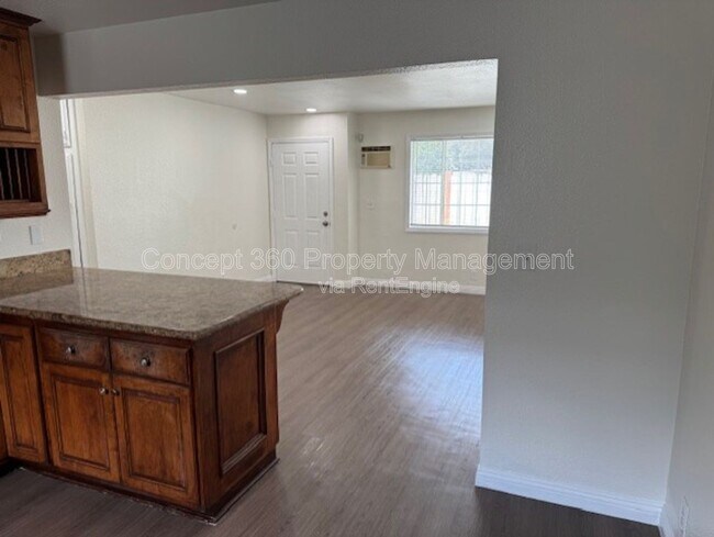 Building Photo - 2425 W Cameron St