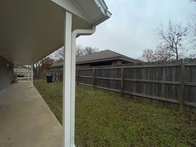 Building Photo - Remodeled w/ granite and new appliances