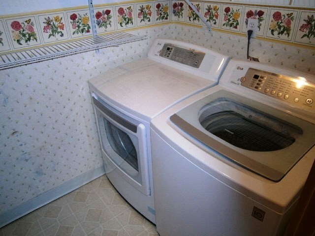 Building Photo - 7688 Dunmore Rd