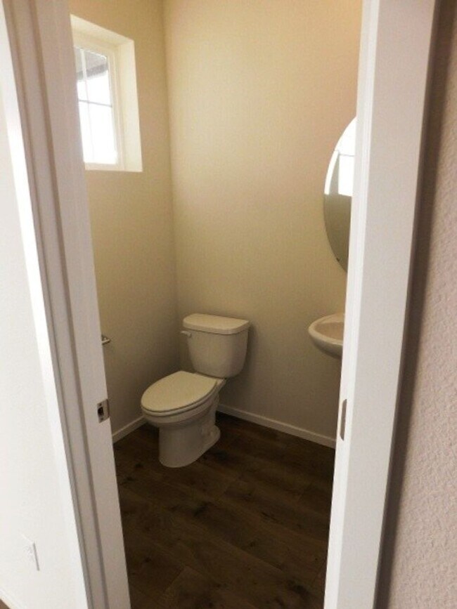 Building Photo - 4Bd/2.5 Ba Two Story Home - Available to View!