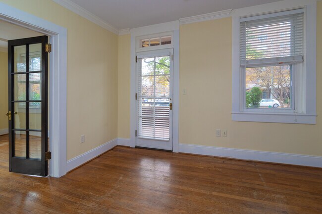 Building Photo - The Senate Club - 2 bedroom/2 bath **** MO...