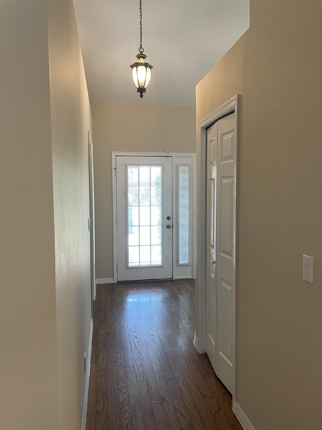 Building Photo - Beautiful 3 Bedroom 2 Bath Pool Home Lawn ...