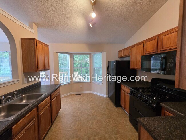 Building Photo - 6322 Hillview Ln