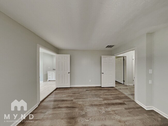 Building Photo - 240 N Hurst Mill Rd