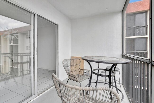 Building Photo - 2350 NE 14th Street Causeway