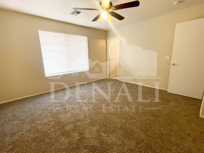 Building Photo - 8930 W Catalina Dr