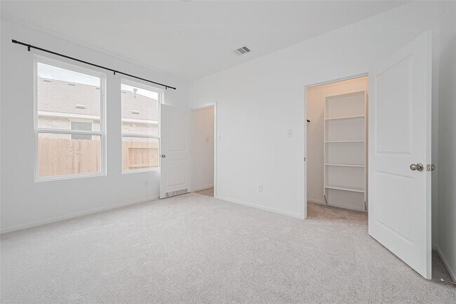 Building Photo - 26615 Coast Redwood Dr