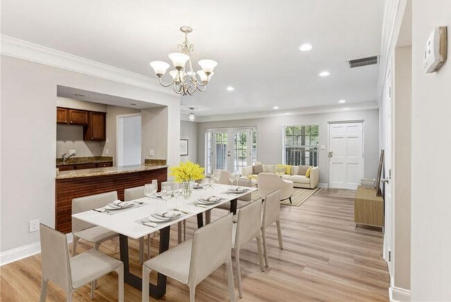 Building Photo - 6980 Roswell Rd