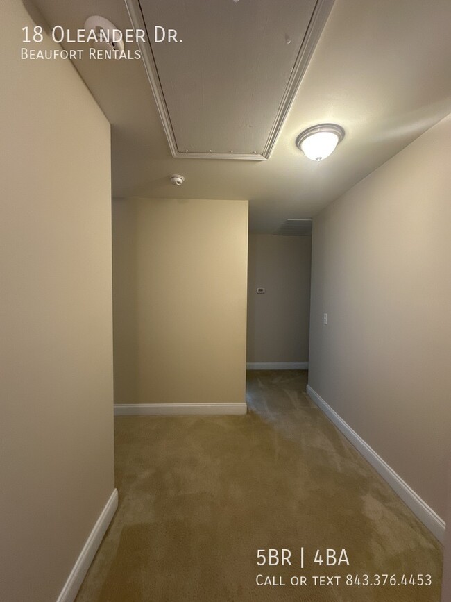Building Photo - 18 Oleander Dr
