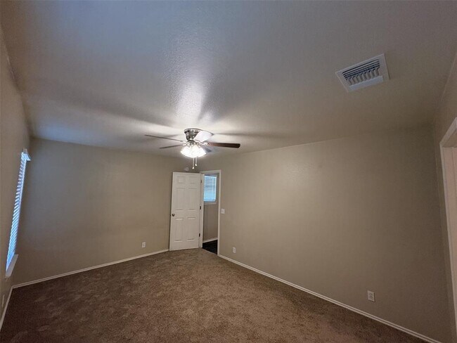 Building Photo - 6808 Sabrina Dr