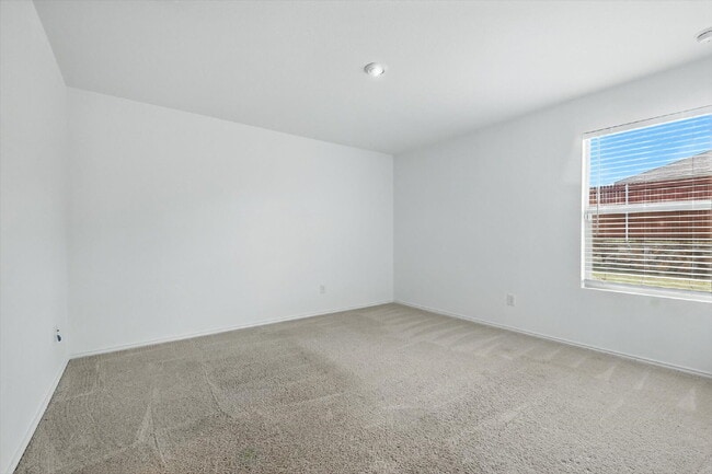 Building Photo - 1-story, 3 Bedrooms, 2 Bathrooms. Master's bedroom with ensuite bathroom and roomy walk-in closet