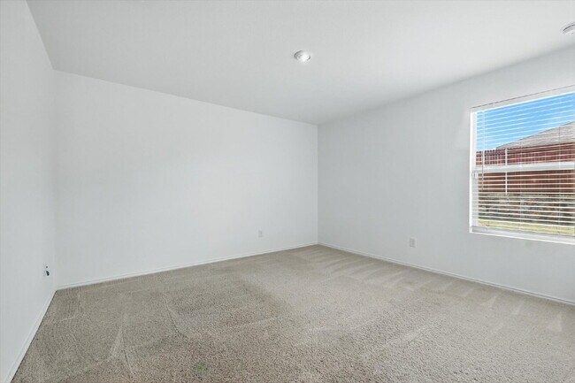 Building Photo - 1-story, 3 Bedrooms, 2 Bathrooms. Master's...