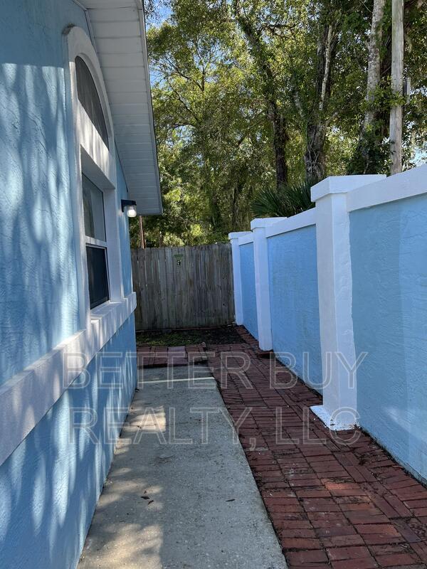 Building Photo - 300 N Church St