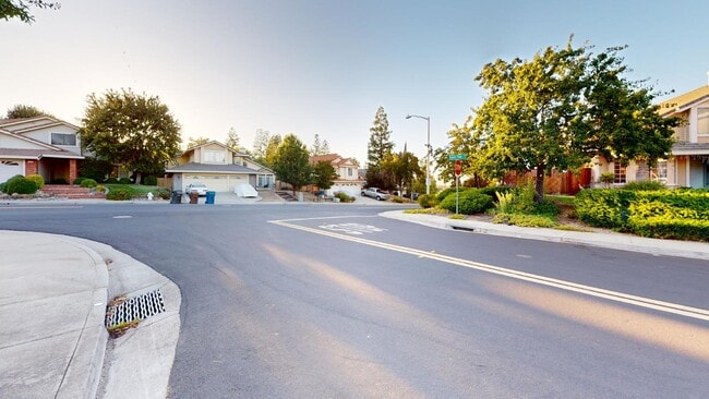 Building Photo - 4700 Hunter Peak Ct