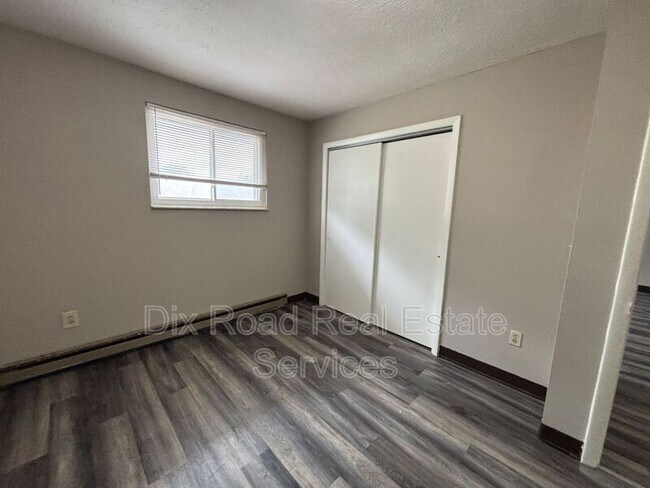 Building Photo - 430 Bellbrook Ave