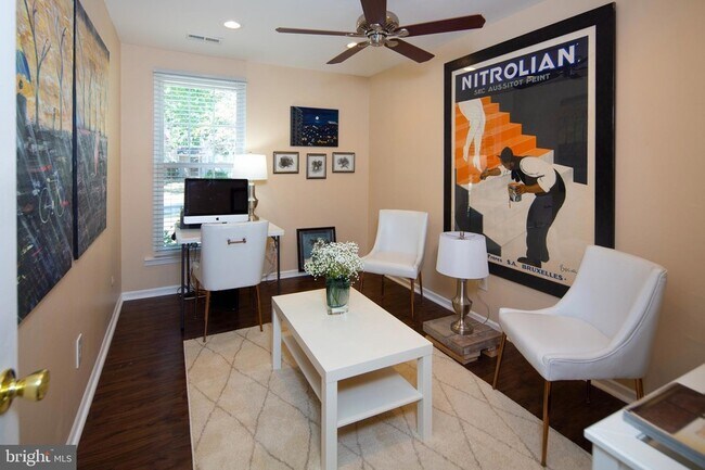 Building Photo - 12 Meadow Ln