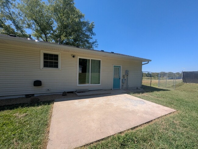 Building Photo - 167 SE 421st Rd