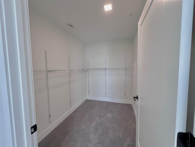 Building Photo - 120 N Compass Way