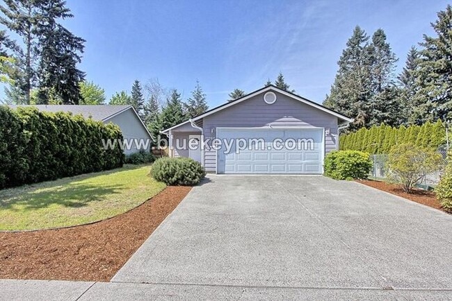 Building Photo - 3 Bed, 2 Baths Home in North Image Neighborhood with Large Yard