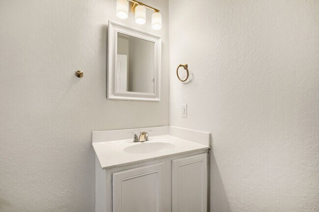 Building Photo - FRESHLY PAINTED  |  OPEN CONCEPT  |  NEAR SCHOOLS & SHOPPING