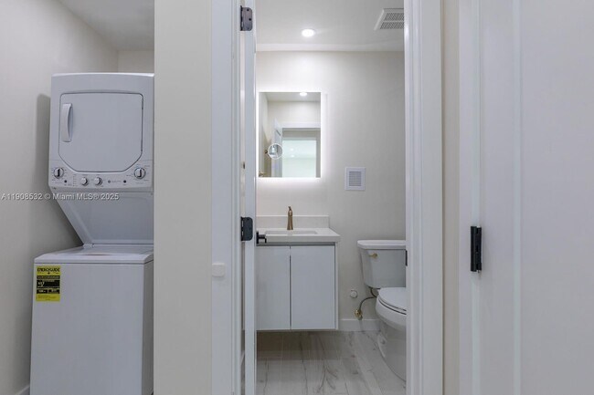 Building Photo - 5641 SW 67th Ave