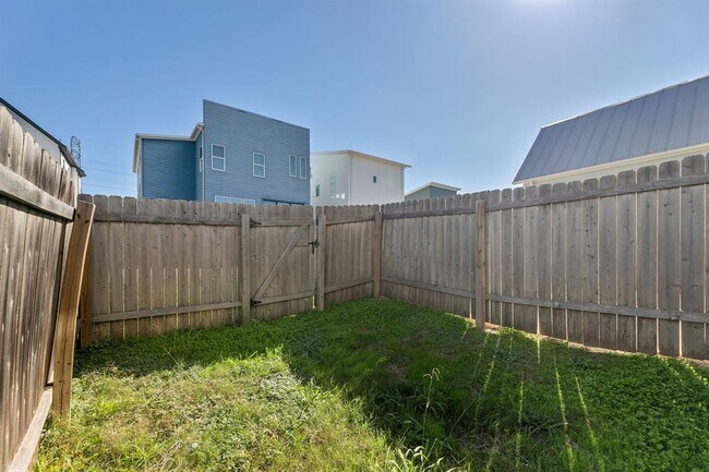 Building Photo - 6101 Florencia Ln