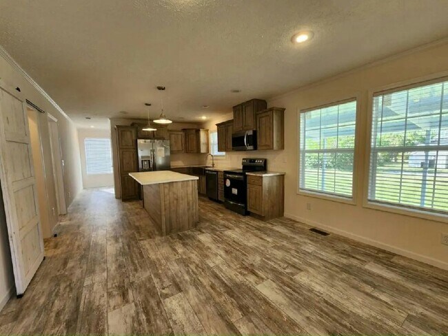 Building Photo - 214 Gazelle Dr