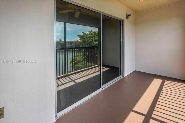 Building Photo - 850 SW 138th Ave