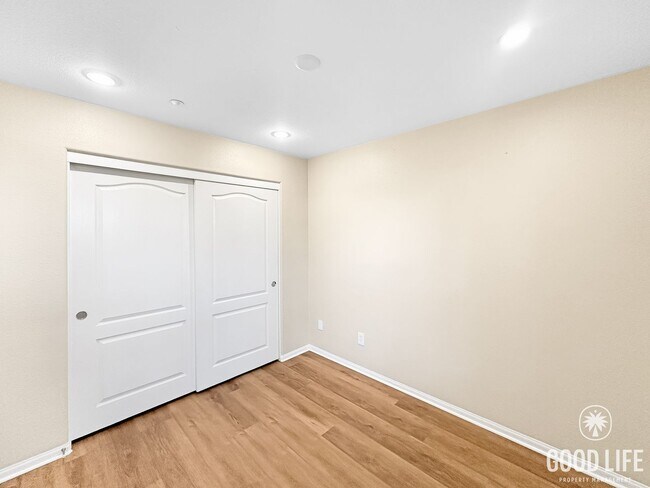 Building Photo - Modern 3-Story Townhome in Bay Park – 3BR/3.5BA with Pool, Balcony & In-Unit Laundry