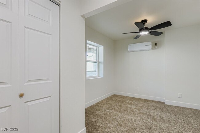 Building Photo - 663 D
