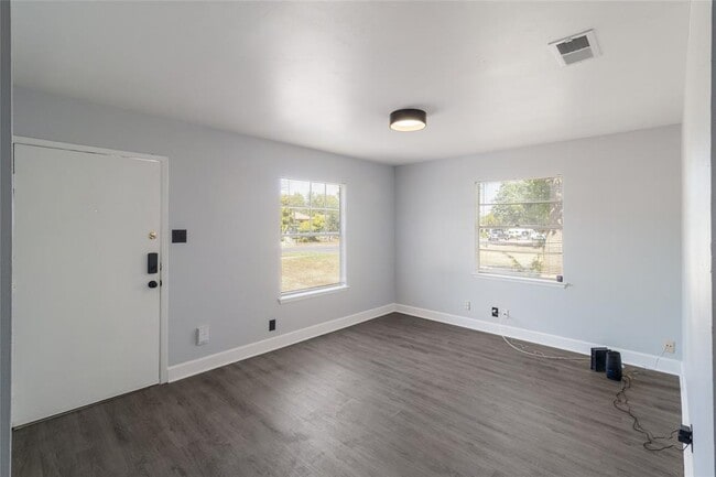 Building Photo - 5846 Castle Lk Dr