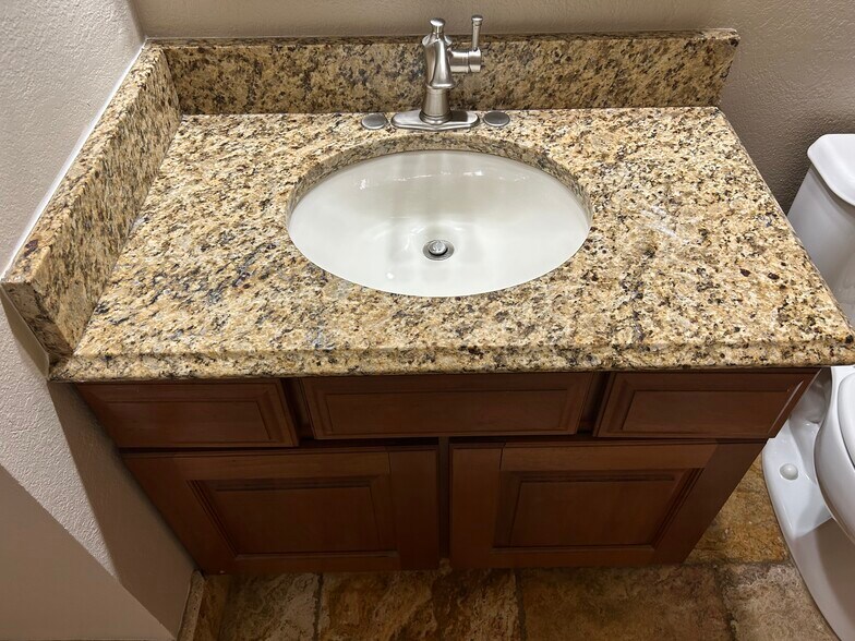 Second bath - 873 Lake Marion Dr