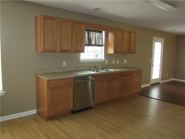 Building Photo - 24 Willow Lakes Dr