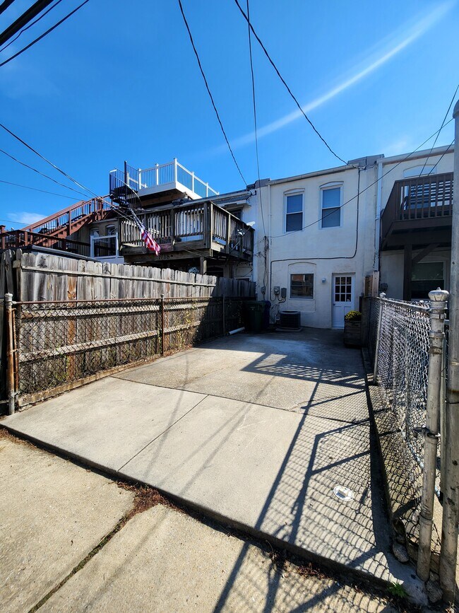 Building Photo - 1720 Jackson St