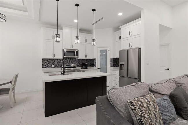 Building Photo - 18 Duncan Ln