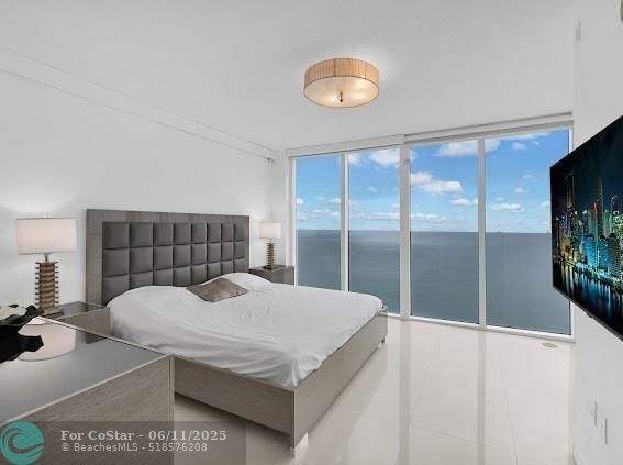 Building Photo - 16699 Collins Ave