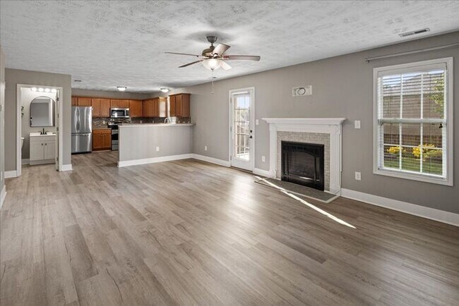Building Photo - 3 Bedroom 2.5 Bath home in Grays Creek