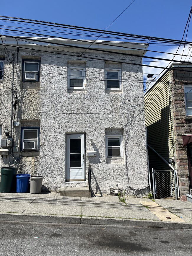 Building Photo - 670 Atlantic St