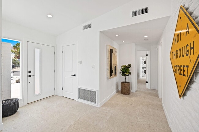 Building Photo - 38951 Bel Air Dr