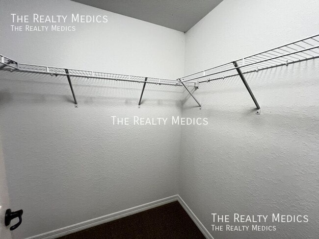 Building Photo - 53 Maple Dr