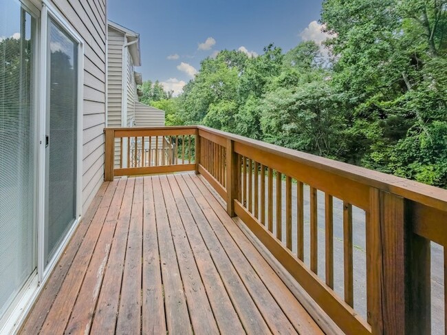 Building Photo - 650 Shadywood Ln