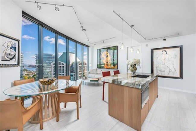 Building Photo - 2831 S Bayshore Dr