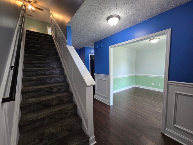 Building Photo - 103 Flag Dr