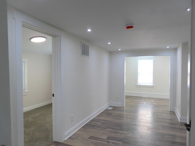 Building Photo - 407 Maple Ave